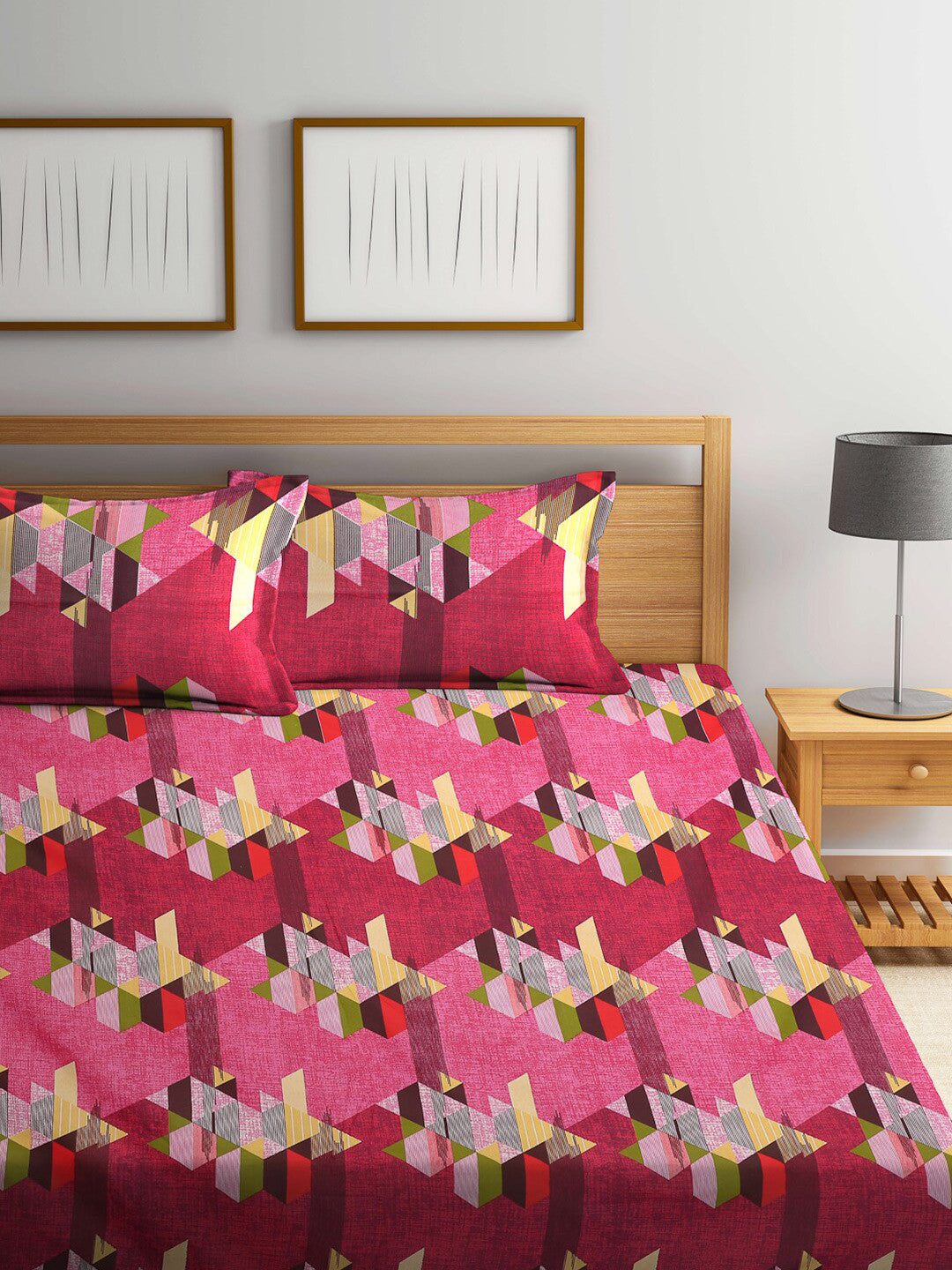 Peach geometric cotton queen bedsheet, peach coloured & yellow